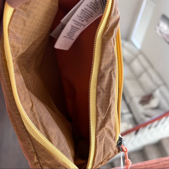 New with Tag Patagonia lightweight sling backpack 8L - Picture 10 of 11